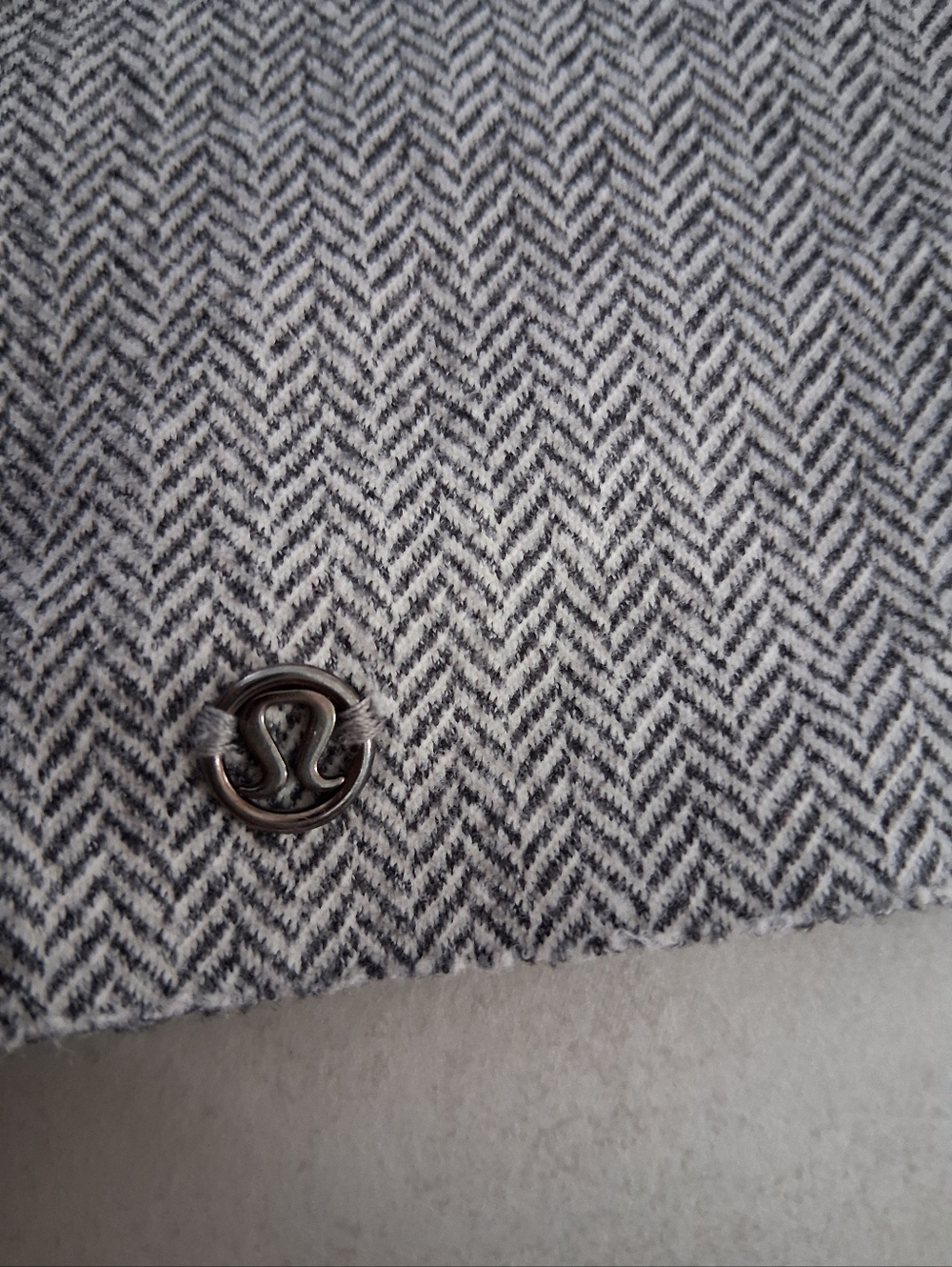 Lululemon/ Vinyasa Scarf/ Neutral Black & White Herringbone/ With Snaps - Picture 6 of 9